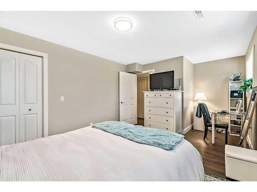 318-50 Westland Road, Okotoks, AB - Indoor Photo Showing Bedroom