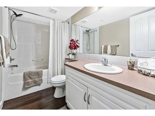 318-50 Westland Road, Okotoks, AB - Indoor Photo Showing Bathroom