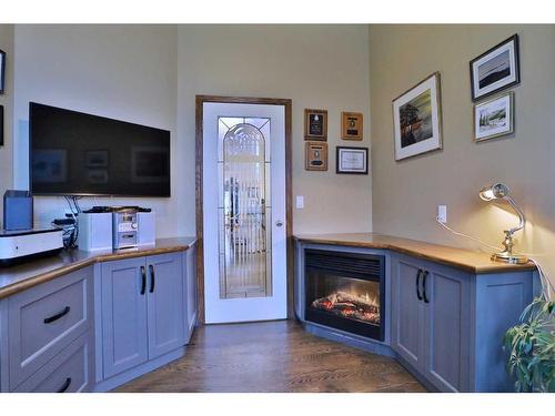 223 Hamptons Park Nw, Calgary, AB - Indoor Photo Showing Living Room With Fireplace