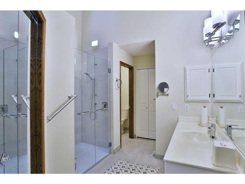 223 Hamptons Park Nw, Calgary, AB - Indoor Photo Showing Bathroom