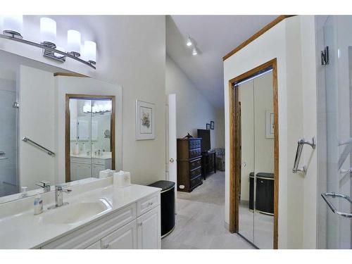 223 Hamptons Park Nw, Calgary, AB - Indoor Photo Showing Bathroom