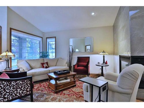 223 Hamptons Park Nw, Calgary, AB - Indoor Photo Showing Living Room