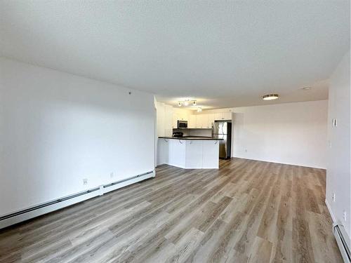 4406-60 Panatella Street Nw, Calgary, AB - Indoor Photo Showing Kitchen