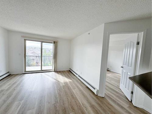 4406-60 Panatella Street Nw, Calgary, AB - Indoor Photo Showing Other Room