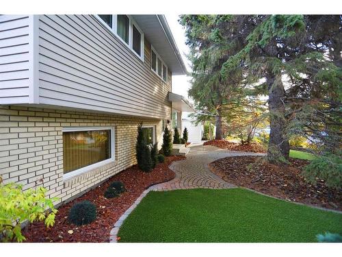 8 Varshaven Place Nw, Calgary, AB - Outdoor