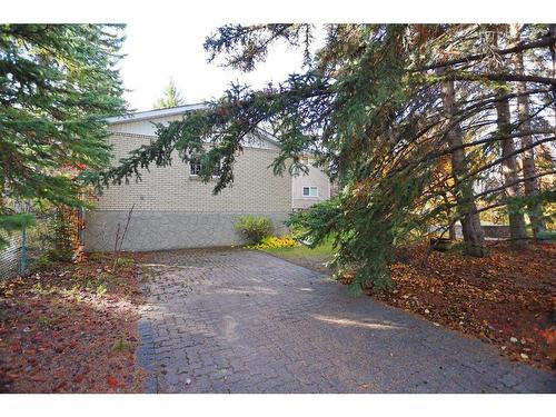 8 Varshaven Place Nw, Calgary, AB - Outdoor