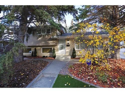 8 Varshaven Place Nw, Calgary, AB - Outdoor