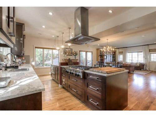 27 Cornwallis Drive Nw, Calgary, AB - Indoor Photo Showing Kitchen With Upgraded Kitchen