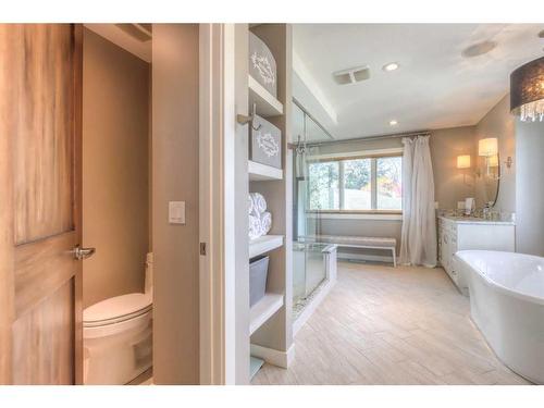 27 Cornwallis Drive Nw, Calgary, AB - Indoor Photo Showing Bathroom