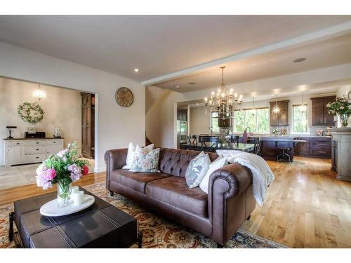 27 Cornwallis Drive Nw, Calgary, AB - Indoor Photo Showing Living Room