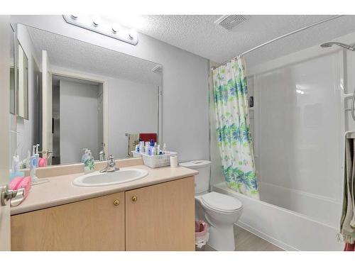 4203-604 8 Street Sw, Airdrie, AB - Indoor Photo Showing Bathroom