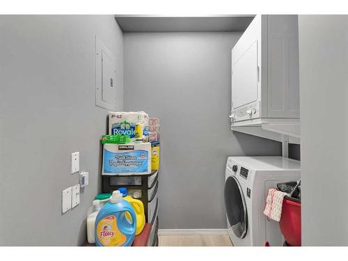 4203-604 8 Street Sw, Airdrie, AB - Indoor Photo Showing Laundry Room