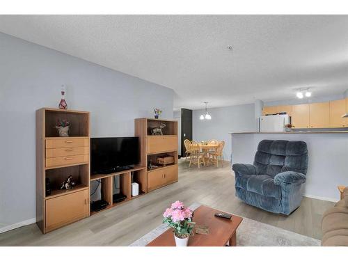 4203-604 8 Street Sw, Airdrie, AB - Indoor Photo Showing Kitchen With Double Sink