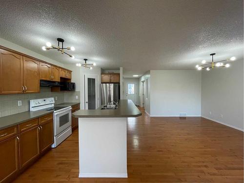 499 Evermeadow Road Sw, Calgary, AB - Indoor Photo Showing Kitchen