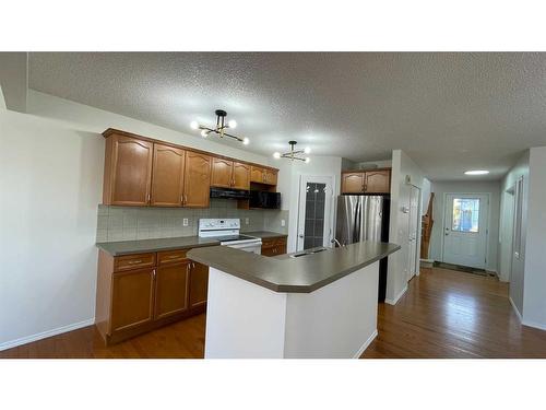 499 Evermeadow Road Sw, Calgary, AB - Indoor Photo Showing Kitchen