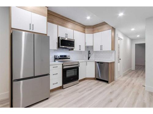 2416 35 Street Sw, Calgary, AB - Indoor Photo Showing Kitchen