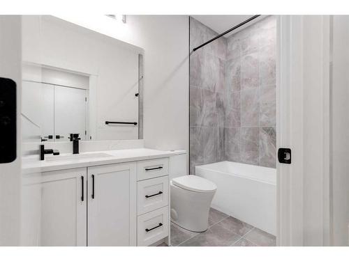 2416 35 Street Sw, Calgary, AB - Indoor Photo Showing Bathroom