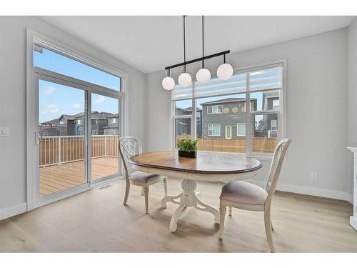 77 Belmont Villas Sw, Calgary, AB - Indoor Photo Showing Dining Room