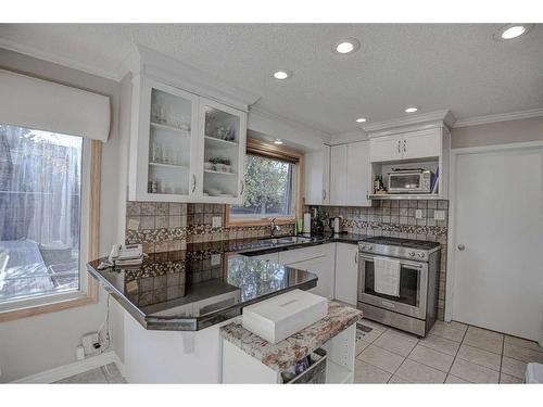 132 Varsity Estates Place Nw, Calgary, AB - Indoor Photo Showing Kitchen