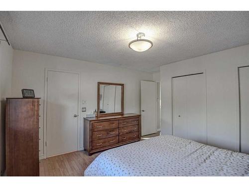 132 Varsity Estates Place Nw, Calgary, AB - Indoor Photo Showing Bedroom