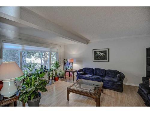 132 Varsity Estates Place Nw, Calgary, AB - Indoor Photo Showing Living Room