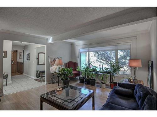 132 Varsity Estates Place Nw, Calgary, AB - Indoor Photo Showing Living Room