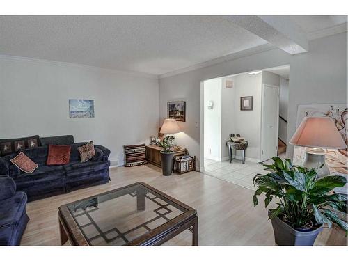 132 Varsity Estates Place Nw, Calgary, AB - Indoor Photo Showing Living Room