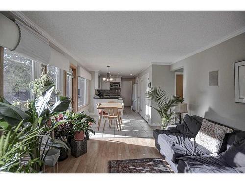 132 Varsity Estates Place Nw, Calgary, AB - Indoor Photo Showing Living Room