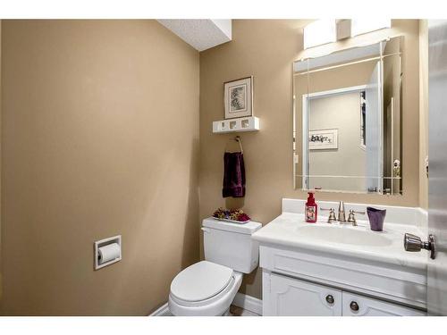 244 Cannington Place Sw, Calgary, AB - Indoor Photo Showing Bathroom