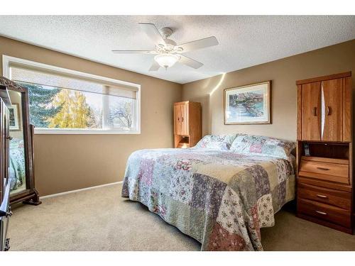 244 Cannington Place Sw, Calgary, AB - Indoor Photo Showing Bedroom