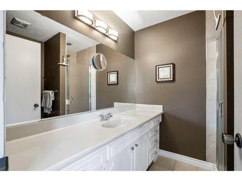 244 Cannington Place Sw, Calgary, AB - Indoor Photo Showing Bathroom