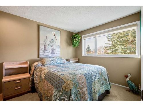 244 Cannington Place Sw, Calgary, AB - Indoor Photo Showing Bedroom