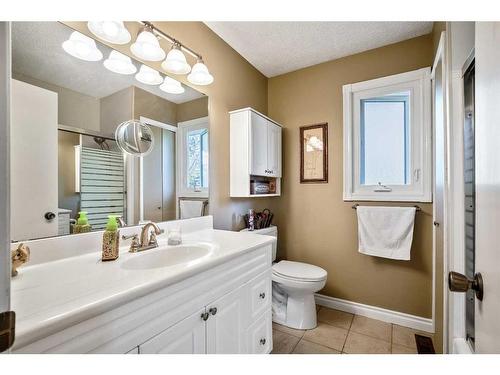 244 Cannington Place Sw, Calgary, AB - Indoor Photo Showing Bathroom