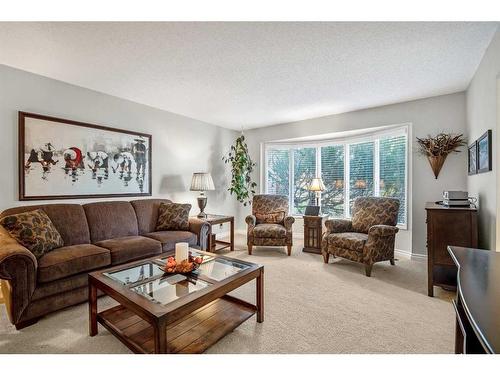 244 Cannington Place Sw, Calgary, AB - Indoor Photo Showing Living Room