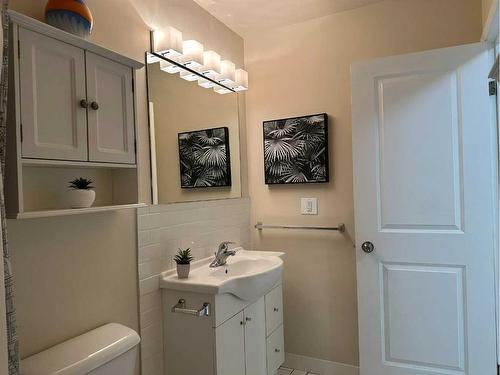 103-225 25 Avenue Sw, Calgary, AB - Indoor Photo Showing Bathroom