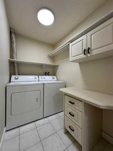 103-225 25 Avenue Sw, Calgary, AB - Indoor Photo Showing Laundry Room