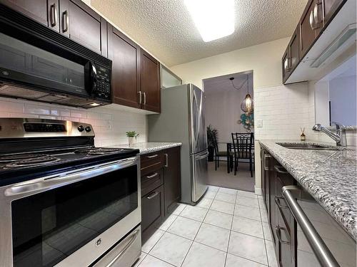 103-225 25 Avenue Sw, Calgary, AB - Indoor Photo Showing Kitchen With Upgraded Kitchen