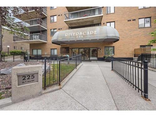 103-225 25 Avenue Sw, Calgary, AB - Outdoor