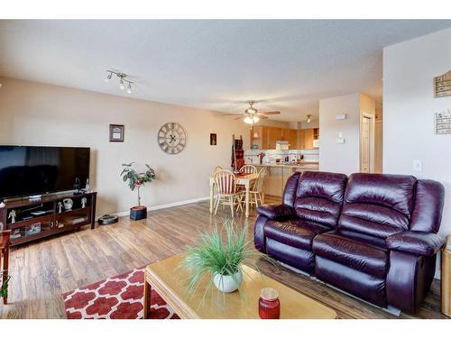 8-12 Silver Creek Boulevard Nw, Airdrie, AB - Indoor Photo Showing Living Room