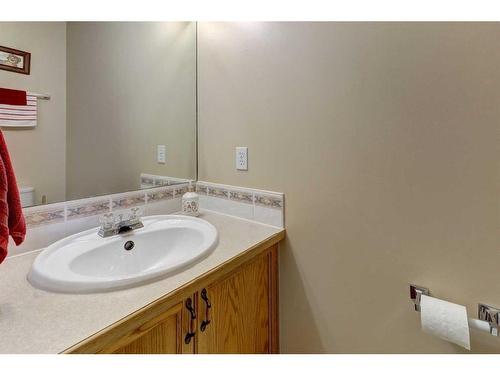 8-12 Silver Creek Boulevard Nw, Airdrie, AB - Indoor Photo Showing Bathroom