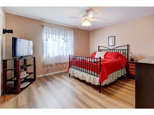 8-12 Silver Creek Boulevard Nw, Airdrie, AB - Indoor Photo Showing Bedroom