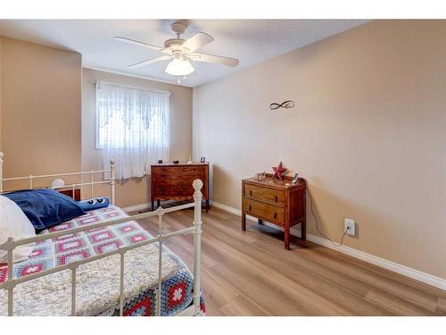 8-12 Silver Creek Boulevard Nw, Airdrie, AB - Indoor Photo Showing Bedroom