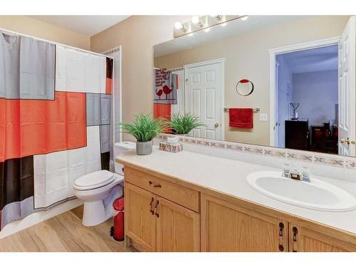 8-12 Silver Creek Boulevard Nw, Airdrie, AB - Indoor Photo Showing Bathroom