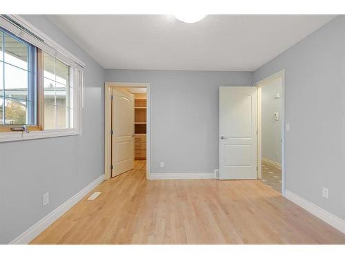 1239 Hunterquay Hill Nw, Calgary, AB - Indoor Photo Showing Other Room