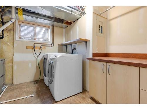 1239 Hunterquay Hill Nw, Calgary, AB - Indoor Photo Showing Laundry Room