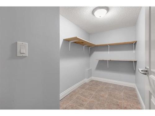 1239 Hunterquay Hill Nw, Calgary, AB - Indoor With Storage