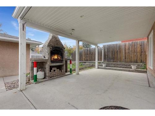 1239 Hunterquay Hill Nw, Calgary, AB - Outdoor With Exterior