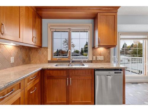 1239 Hunterquay Hill Nw, Calgary, AB - Indoor Photo Showing Kitchen With Double Sink