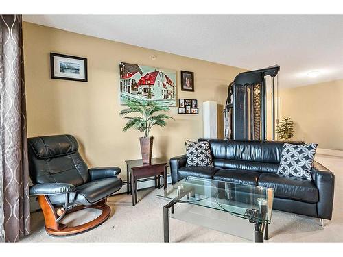 2313-2518 Fish Creek Boulevard Sw, Calgary, AB - Indoor Photo Showing Living Room