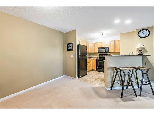 2313-2518 Fish Creek Boulevard Sw, Calgary, AB - Indoor Photo Showing Kitchen